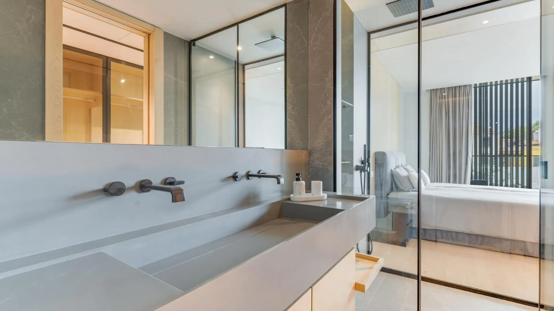Chic Two-Bedroom En Suite In Central Town - Savoy Residence Φουνκάλ