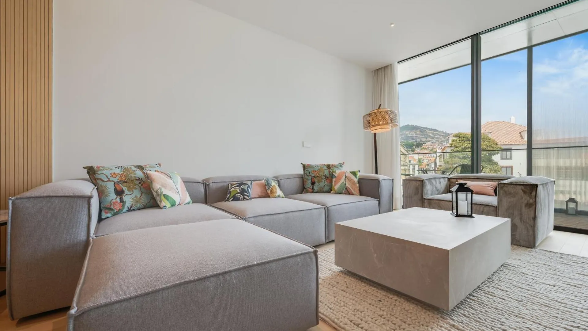 Chic Two-Bedroom En Suite In Central Town - Savoy Residence Φουνκάλ Πορτογαλία