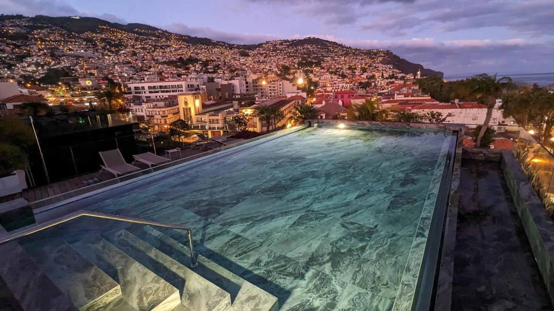 Διαμέρισμα Chic Two-Bedroom En Suite In Central Town - Savoy Residence Φουνκάλ